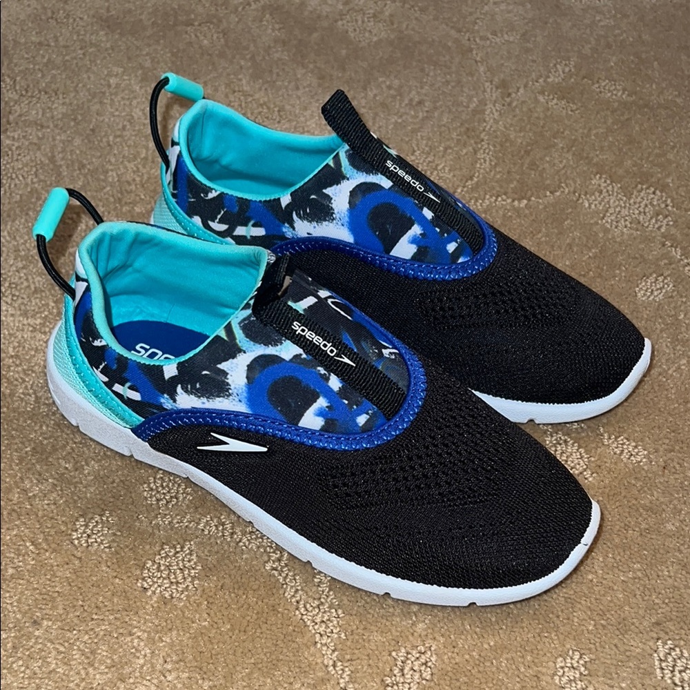 NWOT Kids Speedo Water Shoes, Size 13/1 (Small)
